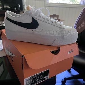 NWB Nike Blazers White Black Low Platform Women’s 9/Men’s 7.5